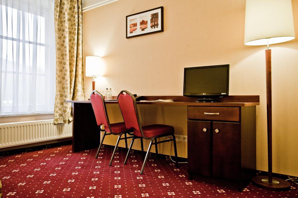 Hotel Stara Szmergielnia 비엘스코-비아와 객실 사진