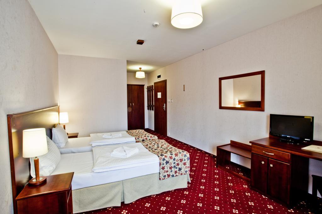 Hotel Stara Szmergielnia 비엘스코-비아와 객실 사진