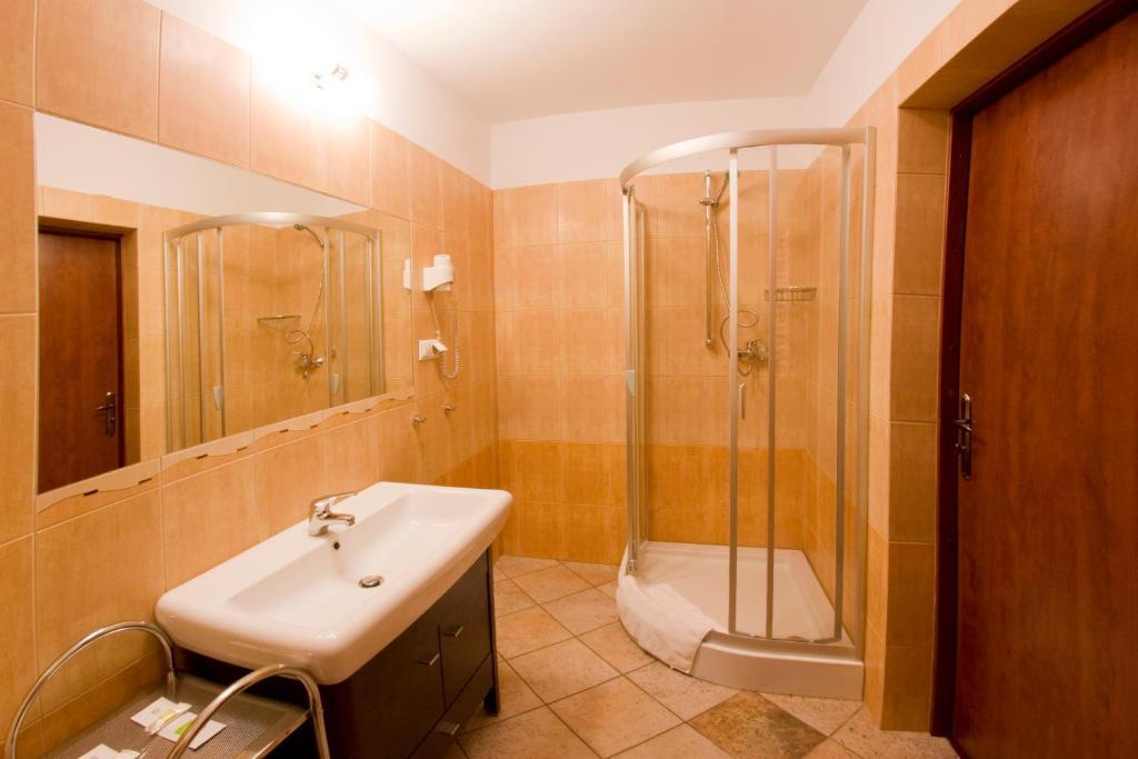 Hotel Stara Szmergielnia 비엘스코-비아와 객실 사진