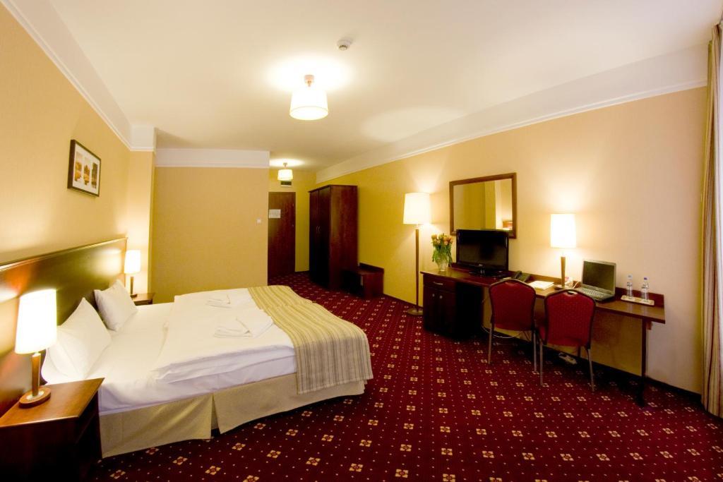 Hotel Stara Szmergielnia 비엘스코-비아와 객실 사진